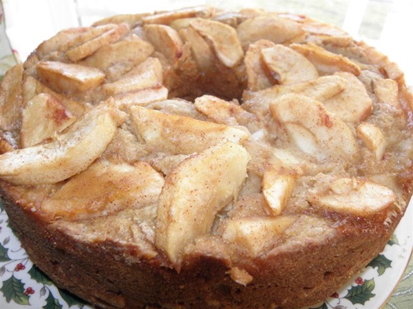 Sehr lecker Charlotte mit Äpfeln