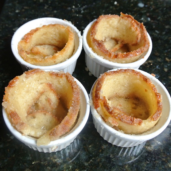 Sehr lecker Charlotte mit Äpfeln