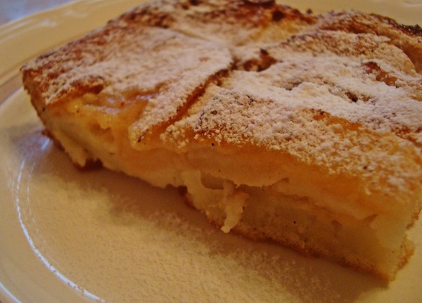 Sehr lecker Charlotte mit Äpfeln