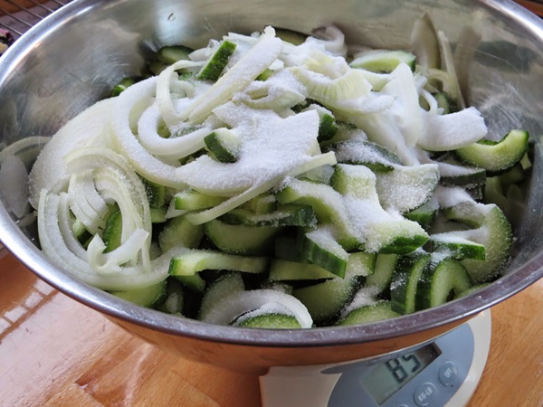 Einfache Rezepte für die Konservierung von Gurken für den Winter ohne Essig