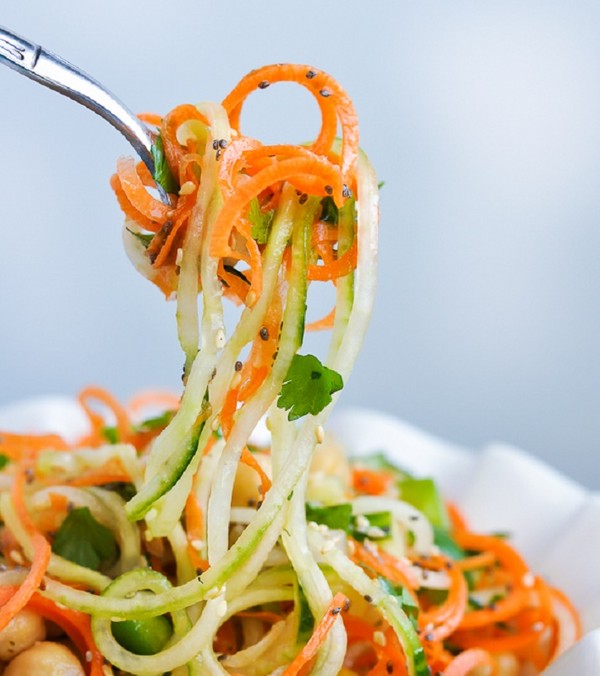 Gurken auf Koreanisch für den Winter - Rezepte mit Karotten, Fleisch, ohne Sterilisation. Salat von Gurken in Koreanisch für den Winter des schnellen Kochens