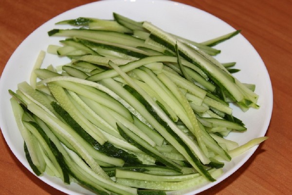 Gurken auf Koreanisch für den Winter - Rezepte mit Karotten, Fleisch, ohne Sterilisation. Salat von Gurken in Koreanisch für den Winter des schnellen Kochens