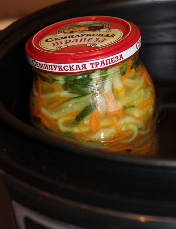 Gurken auf Koreanisch für den Winter - Rezepte mit Karotten, Fleisch, ohne Sterilisation. Salat von Gurken in Koreanisch für den Winter des schnellen Kochens