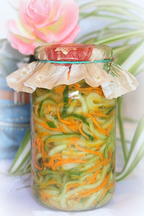 Gurken auf Koreanisch für den Winter - Rezepte mit Karotten, Fleisch, ohne Sterilisation. Salat von Gurken in Koreanisch für den Winter des schnellen Kochens