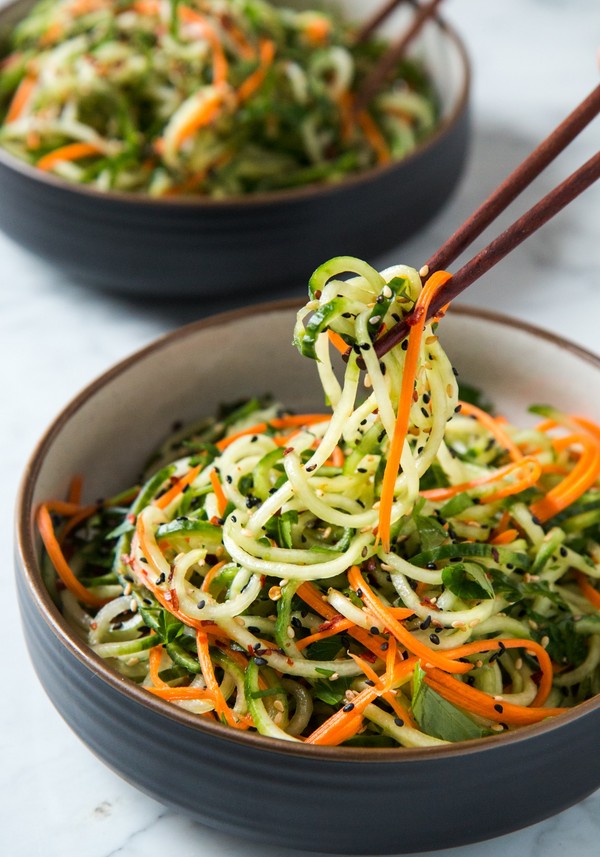 Gurken auf Koreanisch für den Winter - Rezepte mit Karotten, Fleisch, ohne Sterilisation. Salat von Gurken in Koreanisch für den Winter des schnellen Kochens
