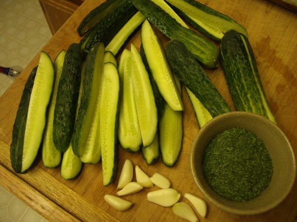 Tasty Gurken mit Knoblauch für den Winter