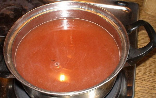 Gurken mit Ketchup für den Winter - ohne Sterilisation, in Dosen. Für den Winter scharfe und knusprige Gurken mit Ketchup-Chili ernten
