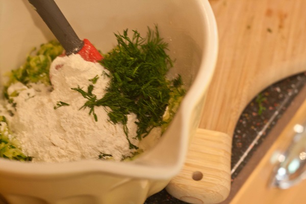 Leckere Pfannkuchen aus Zucchini auf schnelle Rezepte