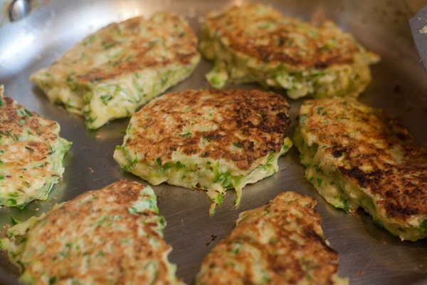 Leckere Pfannkuchen aus Zucchini auf schnelle Rezepte