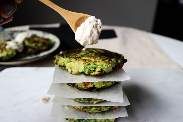 Leckere Pfannkuchen aus Zucchini auf schnelle Rezepte