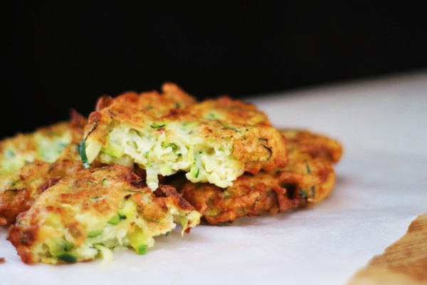 Leckere Pfannkuchen aus Zucchini auf schnelle Rezepte