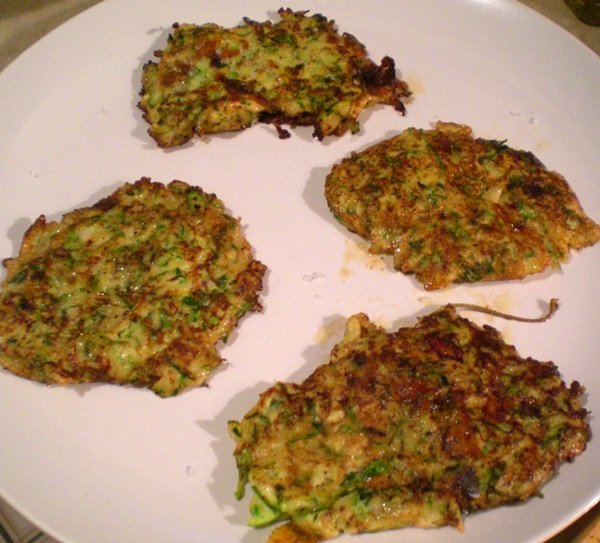 Leckere Pfannkuchen aus Zucchini auf schnelle Rezepte