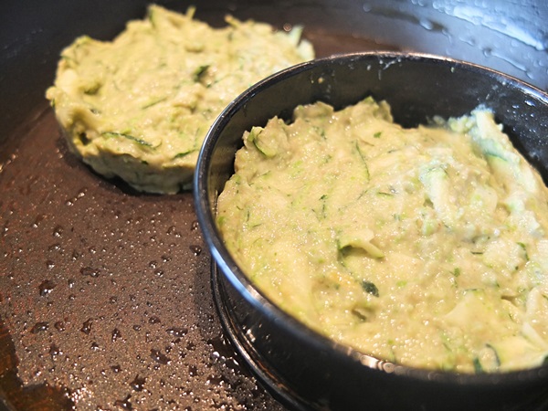 Leckere Pfannkuchen aus Zucchini auf schnelle Rezepte