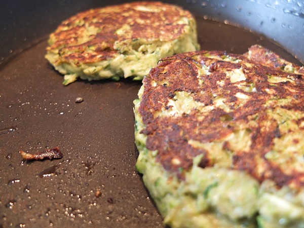 Leckere Pfannkuchen aus Zucchini auf schnelle Rezepte