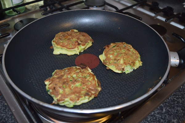 Leckere Pfannkuchen aus Zucchini auf schnelle Rezepte