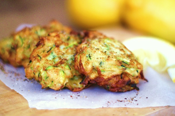Leckere Pfannkuchen aus Zucchini auf schnelle Rezepte