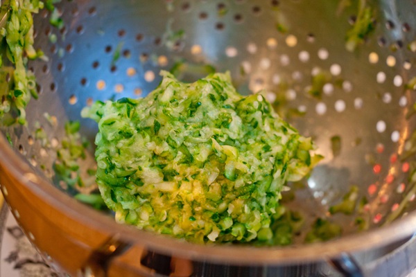 Leckere Pfannkuchen aus Zucchini auf schnelle Rezepte