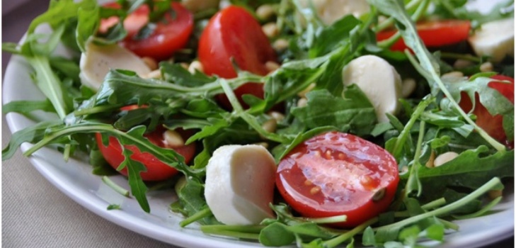 Salat in einem Teller