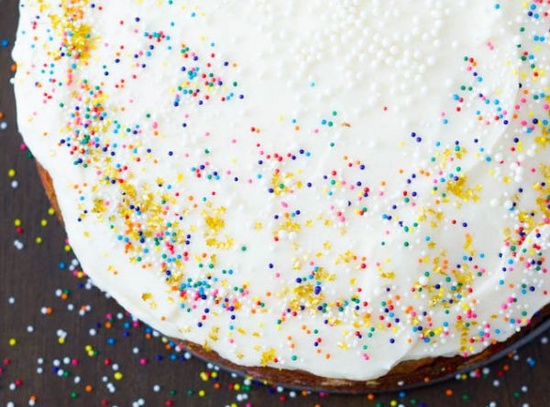 Wie man einen Osternkuchen zu Hause, ein Rezept mit einem Foto backt