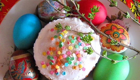 Wie man einen Osternkuchen zu Hause, ein Rezept mit einem Foto backt