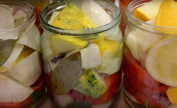 Patissons für den Winter, leckere Rezepte von Rohlingen "Finger lecken" in Gläsern - eingelegt, gesalzen, ohne Sterilisation