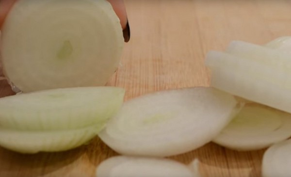 Patissons für den Winter, leckere Rezepte von Rohlingen "Finger lecken" in Gläsern - eingelegt, gesalzen, ohne Sterilisation