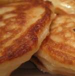Üppige Pfannkuchen auf Hefe