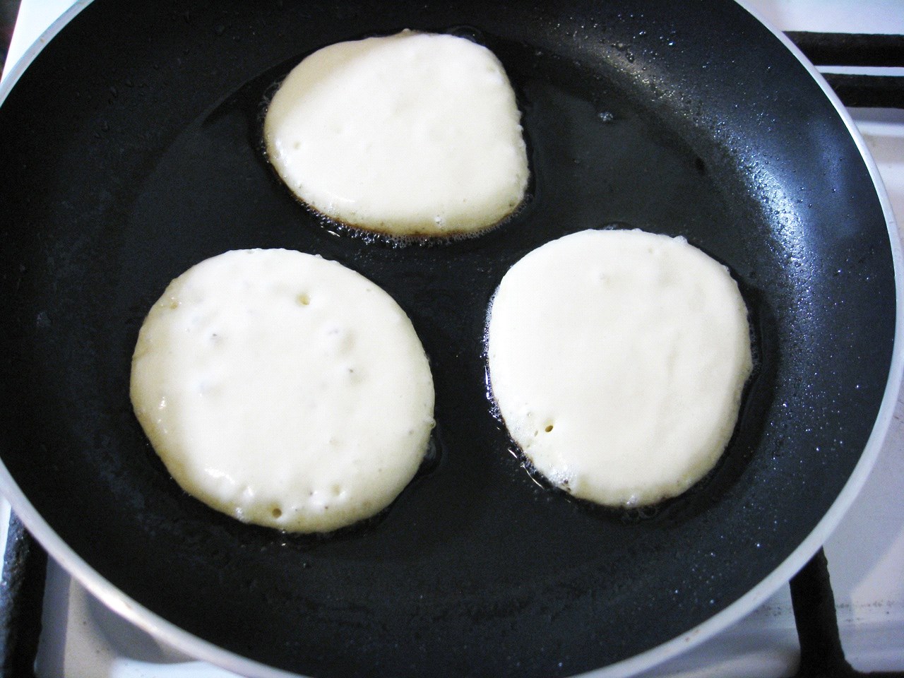 Pfannkuchen in einer Pfanne