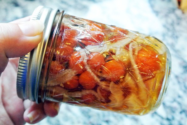 Tomaten mit Knoblauch für den Winter, Rezepte. Tomatenernte mit Knoblauch für den Winter: ein Rezept für schnelles Kochen, ohne Sterilisation, gesalzen ohne zu baden