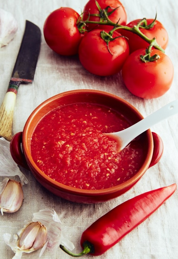 Tomaten mit Knoblauch für den Winter, Rezepte. Tomatenernte mit Knoblauch für den Winter: ein Rezept für schnelles Kochen, ohne Sterilisation, gesalzen ohne zu baden