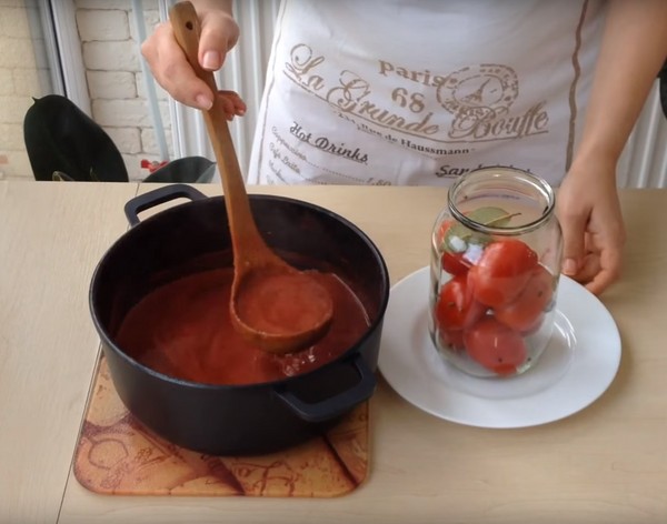 Tomaten im eigenen Saft für den Winter, Rezepte mit Fotos