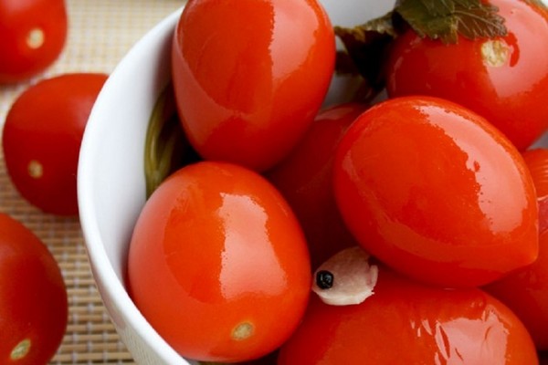Tomaten im eigenen Saft für den Winter, Rezepte mit Fotos