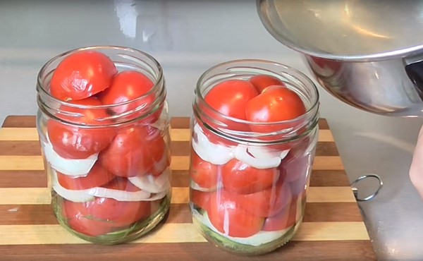 Tomaten in Gelatine für den Winter - Rezepte mit Zwiebeln, ohne Sterilisation. Geerntete Tomaten in Gelatine für den Winter geerntet