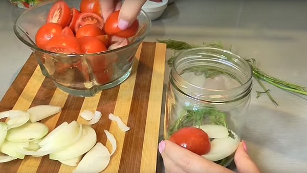 Tomaten in Gelatine für den Winter - Rezepte mit Zwiebeln, ohne Sterilisation. Geerntete Tomaten in Gelatine für den Winter geerntet