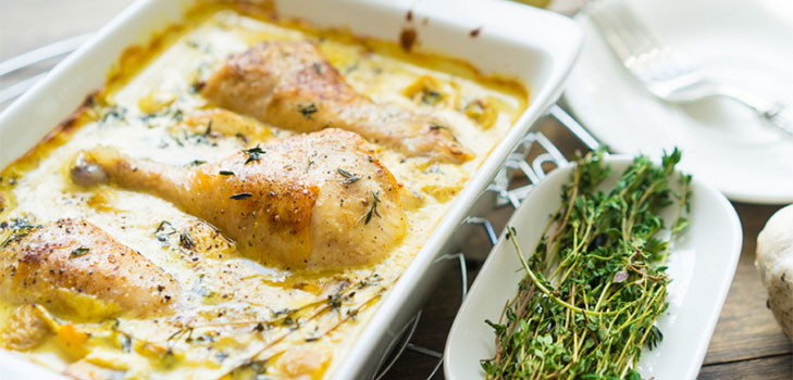 Ein einfaches Rezept: Hühnchen mit Pilzen in Senf-Sahne-Sauce