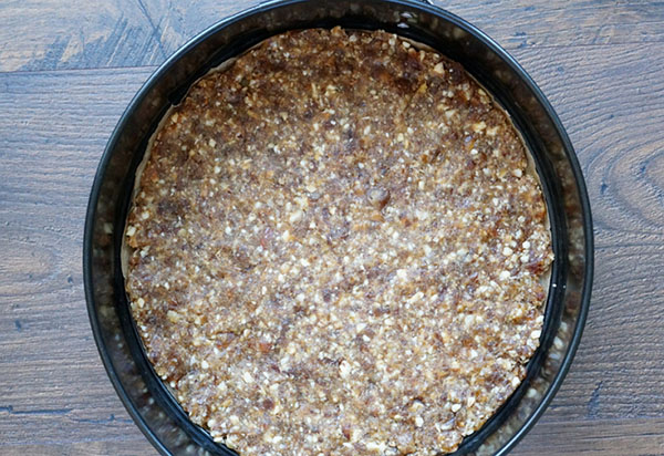 Ein einfaches Rezept: ein fauler Walnuss-Honig-Cupcake ohne Backen