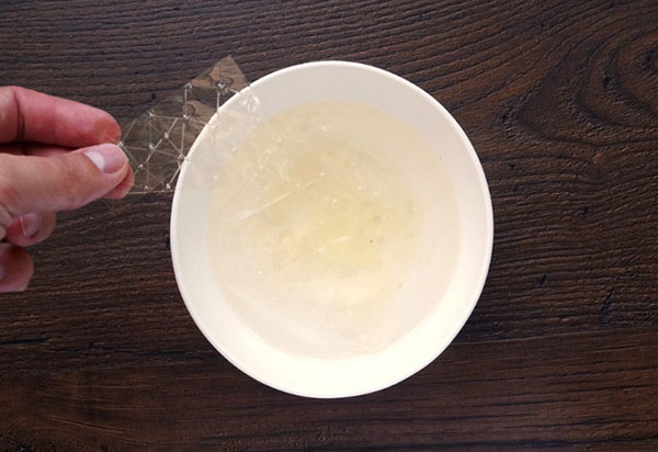 Ein einfaches Rezept: ein fauler Walnuss-Honig-Cupcake ohne Backen