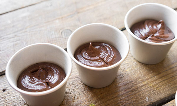 Ein einfaches Rezept: festliche Schokoladenmuffins mit Ganash