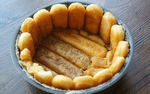 Rezept für exquisiten Apfel Charlotte mit Cookies Savoyardi