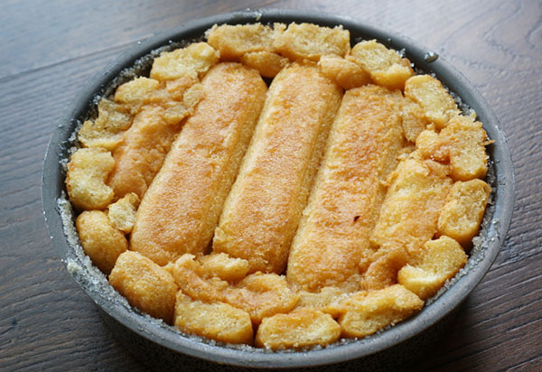 Rezept für exquisiten Apfel Charlotte mit Cookies Savoyardi