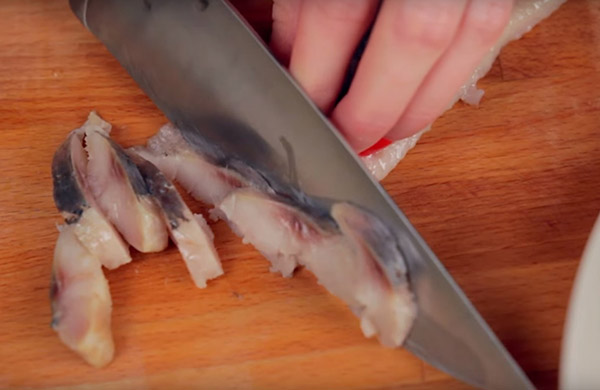 Rezept für Hering unter dem Pelzmantel für neues Jahr zu Hause - Klassiker, Rolle, mit Apfel Schritt für Schritt