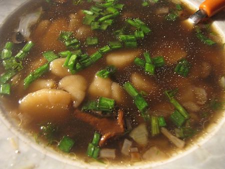 Das Rezept für Suppe aus getrockneten Pilzen, seine nützlichen Eigenschaften