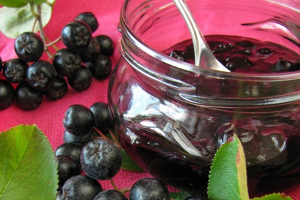 Marmelade aus Äpfeln und Aronia Marmelade aus Äpfeln und Aronia