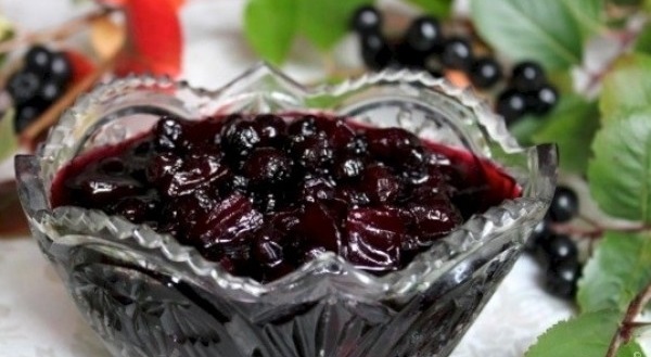 Marmelade aus Pflaumen und Aronia Marmelade aus Pflaumen und Aronia