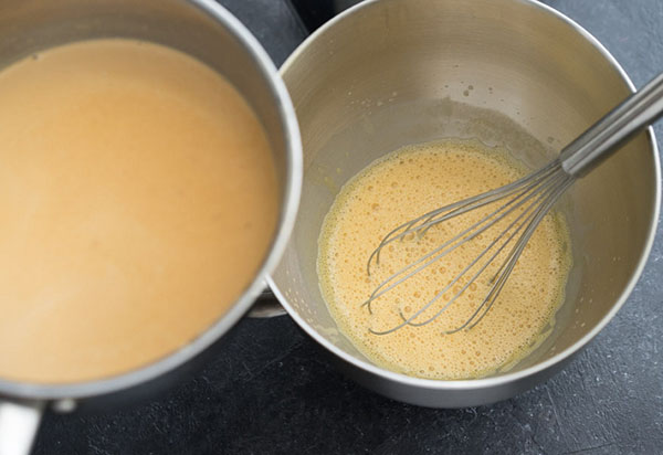 Rezept für ein köstliches hausgemachtes Eis mit Karamell