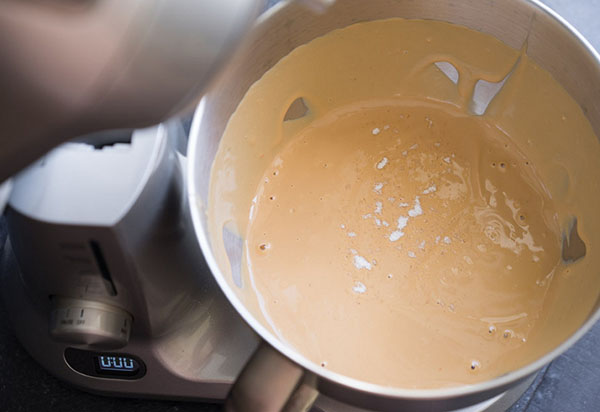 Rezept für ein köstliches hausgemachtes Eis mit Karamell