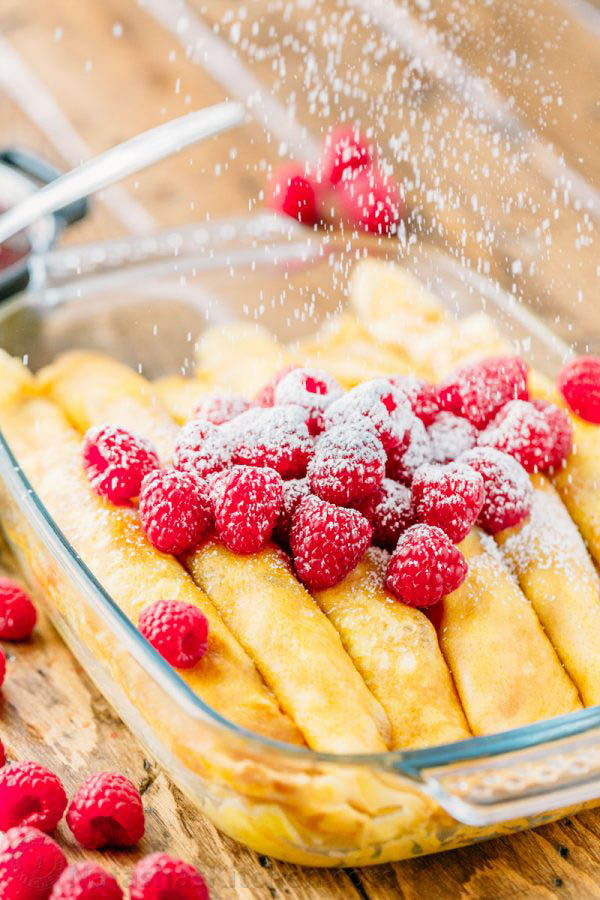 Originalrezepte für Pfannkuchen auf Pancake Day 2017 Schritt für Schritt mit dem Foto: auf Milch, Kefir, Hefe, mit Füllungen für jeden Geschmack