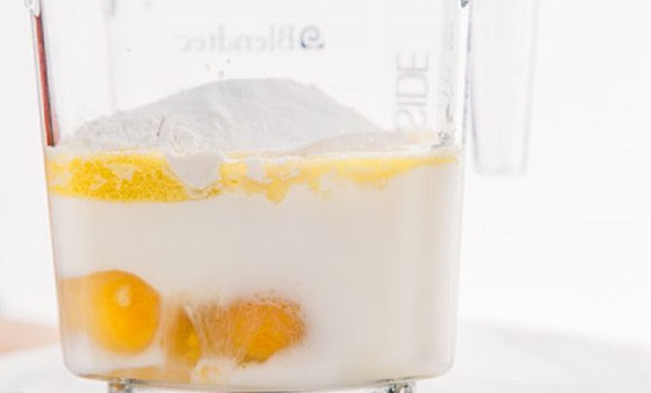 Originalrezepte für Pfannkuchen auf Pancake Day 2017 Schritt für Schritt mit dem Foto: auf Milch, Kefir, Hefe, mit Füllungen für jeden Geschmack
