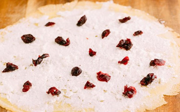 Originalrezepte für Pfannkuchen auf Pancake Day 2017 Schritt für Schritt mit dem Foto: auf Milch, Kefir, Hefe, mit Füllungen für jeden Geschmack