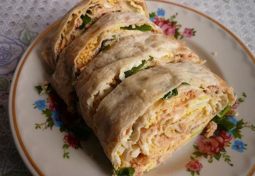 Köstlicher und schneller Snack - Lavash-Brötchen mit Fisch